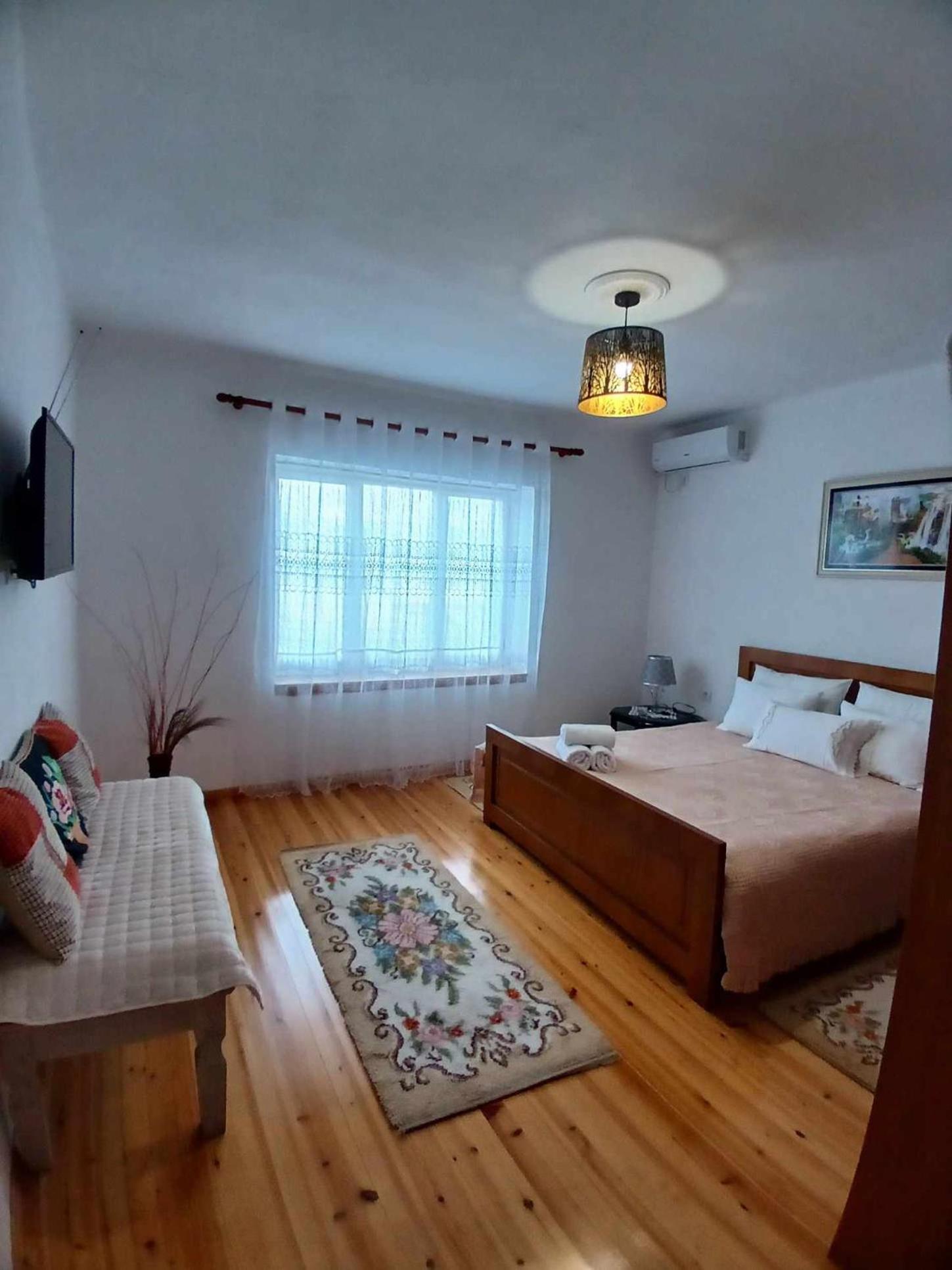 Eniguesthouse Gjirokaster Exterior photo